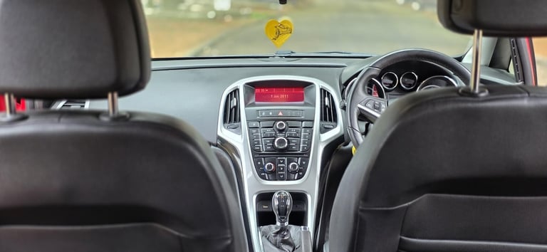 2015 Vauxhall Astra 1.6i Excite Euro 6 5dr HATCHBACK Petrol Manual