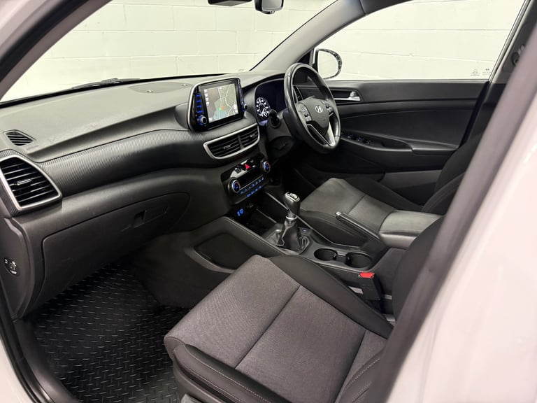 2018 68 HYUNDAI TUCSON 1.6 SE NAV CRDI 2WD MANUAL DIESEL WHITE EURO 6
