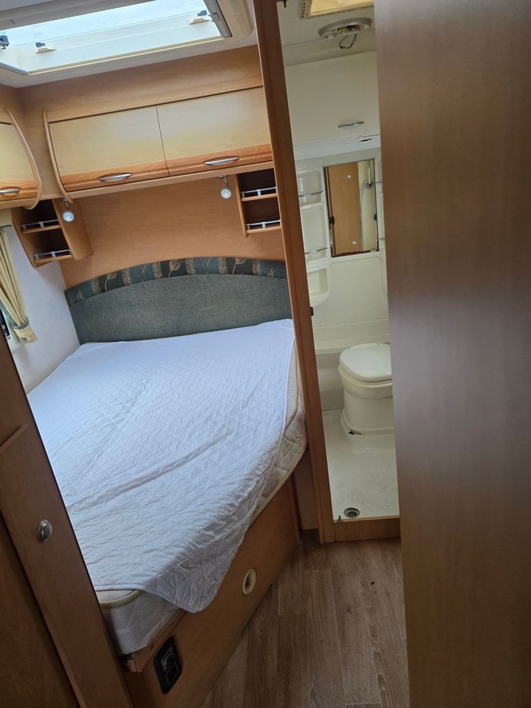 2005 Coachman VIP 530/4  Here is our 2005 Coachman VIP with a fixed bed 