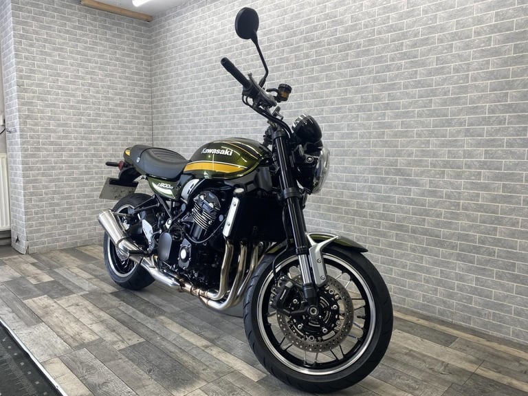 2019 KAWASAKI Z900 RS FINISHED IN CANDYTONE GREEN WITH 1865 MILES.