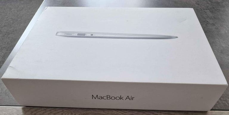 Macbook Air 2015. Complete in Box - Intel Core i5