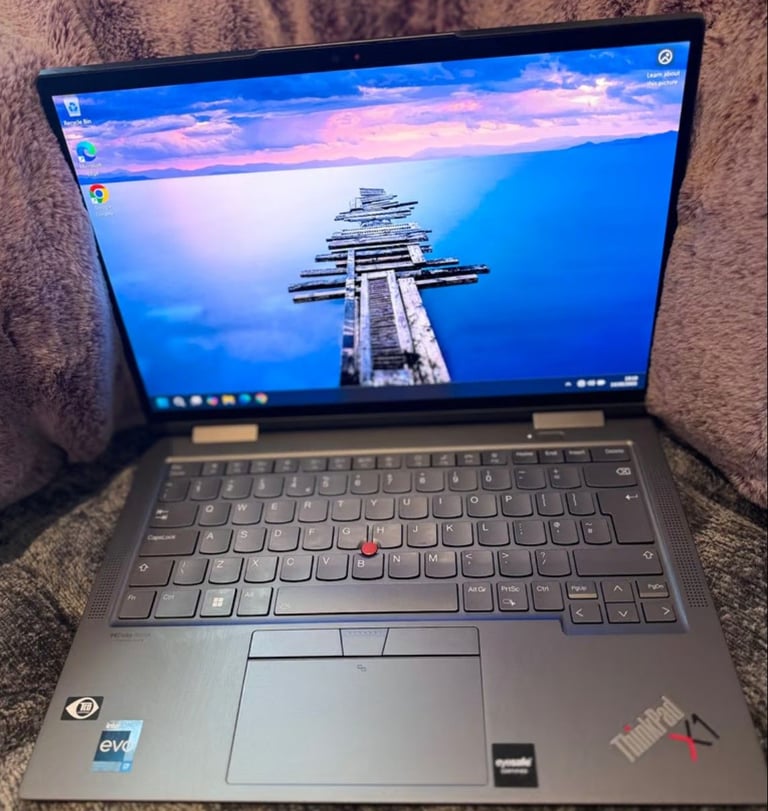 Lenovo laptop X1 Yoga Gen 7 *Touch Screen* i7-1260p 16gb mem, 512GB HD