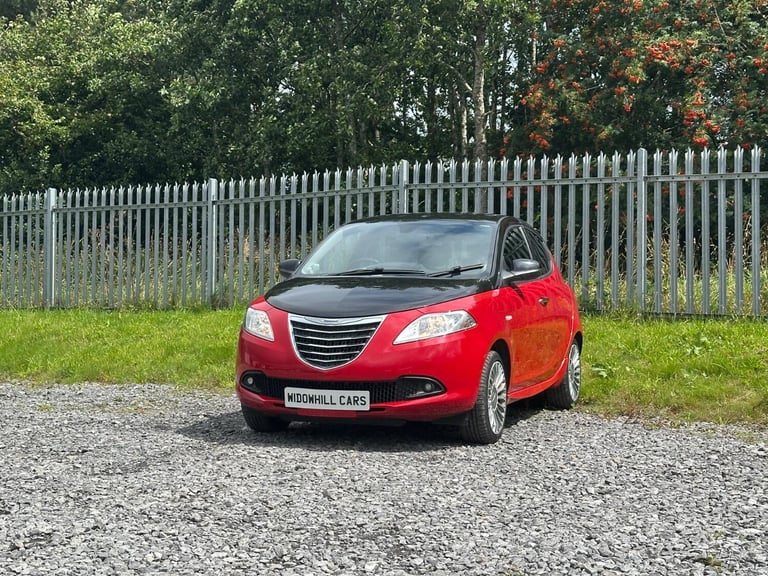 CHRYSLER YPSILON 1.2 Black&amp;Red 2013