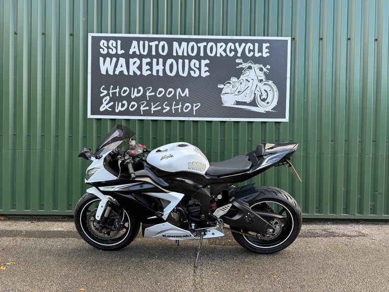 Kawasaki ZX6R 636 White and Black 23k Austin Racing Full System 2013 