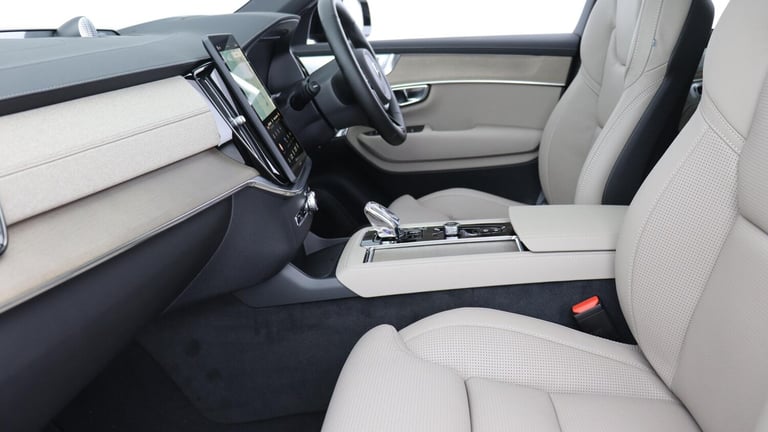 2025 Volvo XC90 T8 PHEV AWD Ultra Dark (Sunroof, 360 Camera, Bowers &amp; Wilkins Sound) ESTATE P...