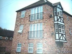 1 bed flat in Nantwich Town Centre, Juliette balcony, top floor. leasehold. Ideal for rentals