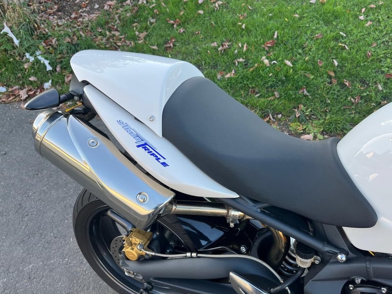 TRIUMPH STREET TRIPLE 675, 2010(10), 10,825 MILES, FSH, EXTRAS, SUPERB, £3695