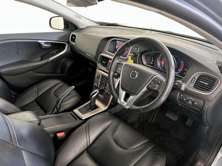 2019 Volvo V40 Cross Country 1.5 T3 GPF Pro Auto Euro 6 (s/s) 5dr Automatic Hatchback Petrol Auto...