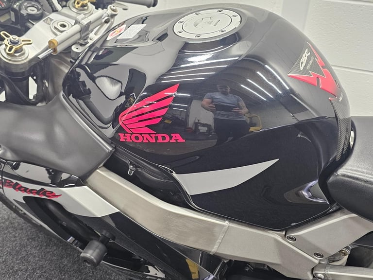 HONDA CBR900RR 929 ** SCORPION EXHAUST - OHLINS STEERING DAMPER - JUNE 26 MOT **
