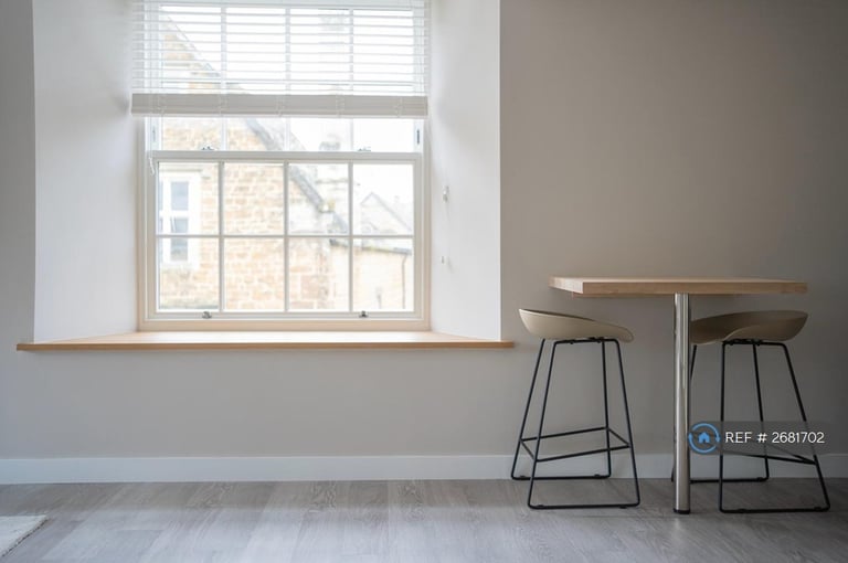 1 bedroom flat in Bull Ring, Deddington, Banbury, OX15 (1 bed) (#2681702)