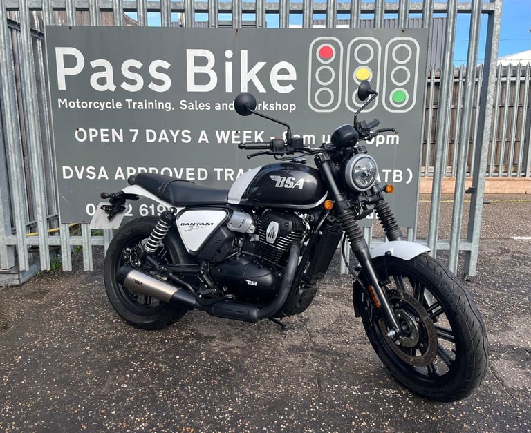 BSA Bantam 350cc Classic Style Motorcycle Avalon Grey Ex-Demo 204 Miles 2025
