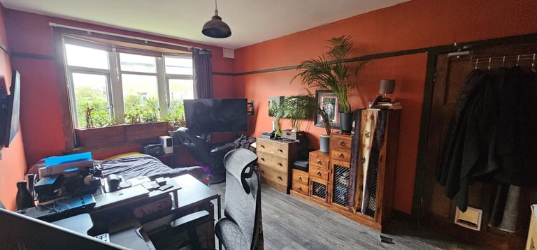 Large Double Bedroom (16.5sqm) in Character Home with Garden - £675/month + Bills