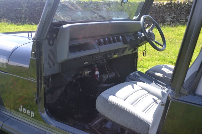 Jeep Wrangler YJ 4.2 Auto Soft Top 1988 for Restoration or Parts 'Free delivery'*