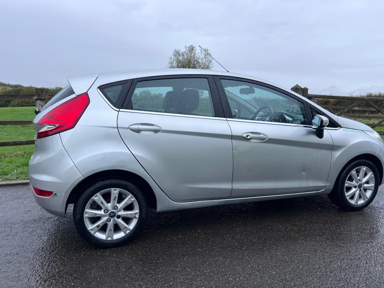 Ford, FIESTA, Hatchback, 2010, Manual, 1388 (cc),5 doors - Image 4