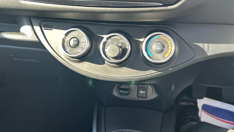 2019 Toyota Yaris 1.5 VVT-i Y20 5dr [Bi-tone] HATCHBACK PETROL Manual