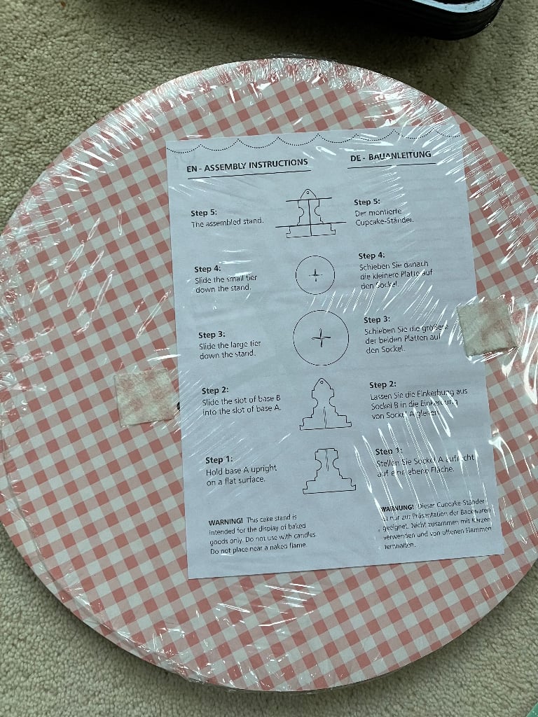 Baking: Mini cupcake trays, Cake decorating booklet and 2 tier cupcake stand. 