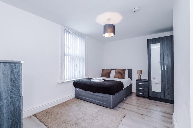 Short/Mid Stays, Contractors, Large House in Anfield