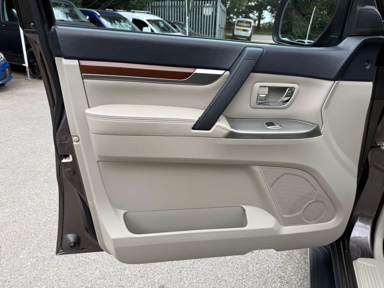 2013 Mitsubishi Shogun 3.2 DI-DC [197] SG3 5dr Auto ESTATE DIESEL Automatic