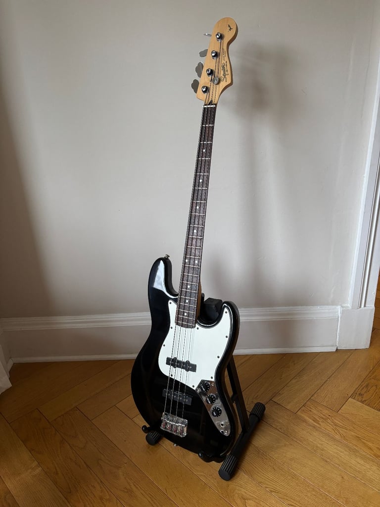 image for Immaculate 1996 Fender Squier 50th Anniversary Jazz Bass