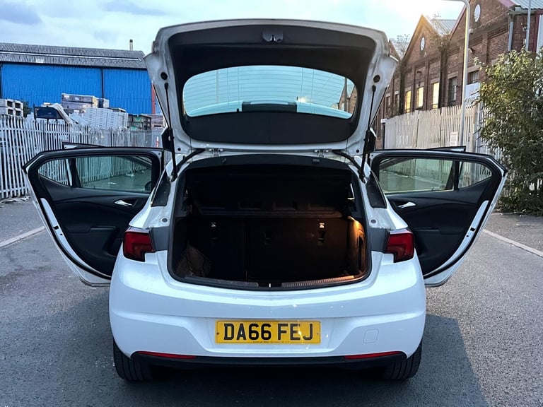 2016 Vauxhall Astra 1.6 CDTi 16V 136 SRi Nav 5dr HATCHBACK Diesel Manual