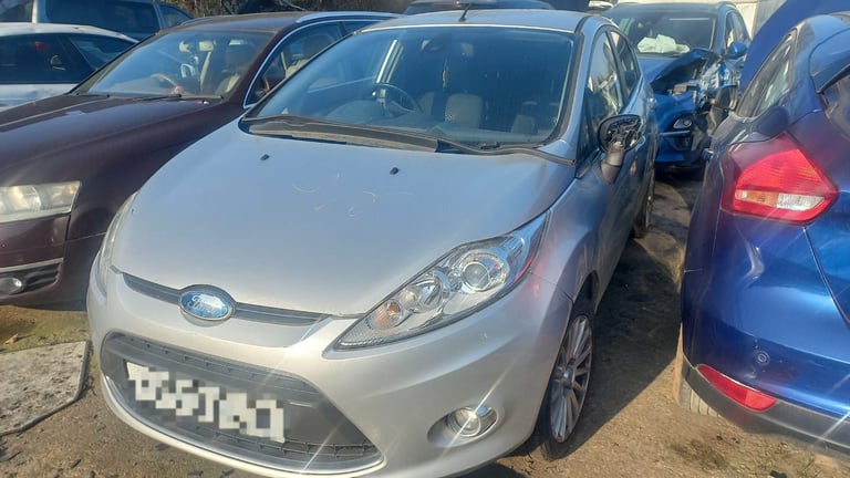 Breaking spare parts Ford fiesta mk7 silver zetec 