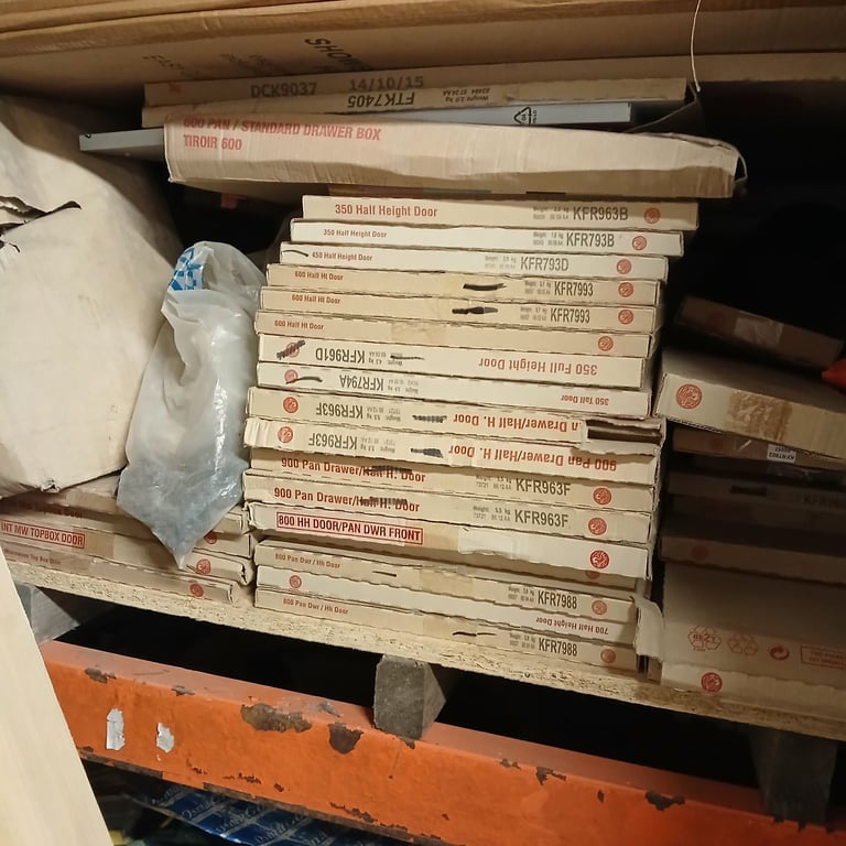 Job lot of kitchen doors and draw fronts