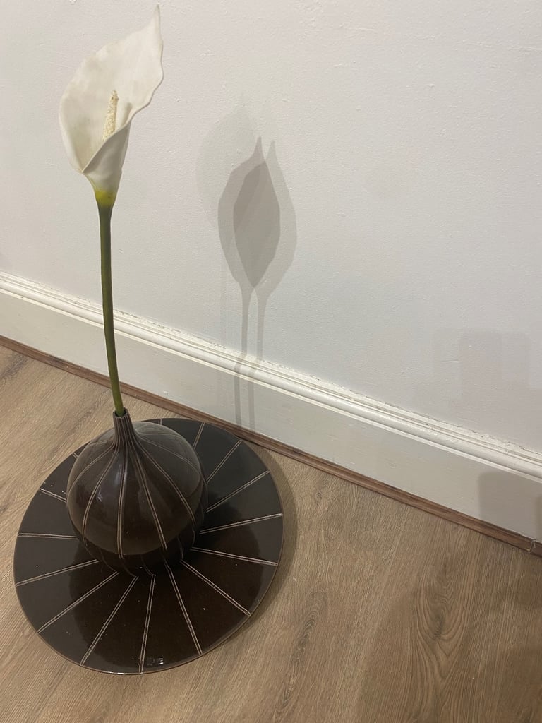 Vase with false flower 