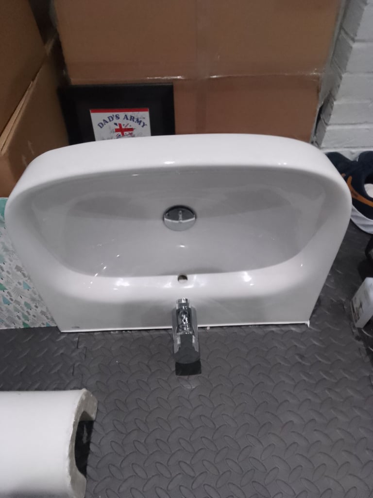 image for Roca Basin and mixer tap