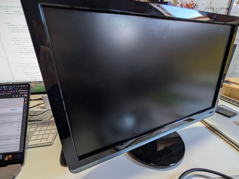 Dell Monitor 21.5 Inch Full HD 1080p LCD - HDMI VGA
