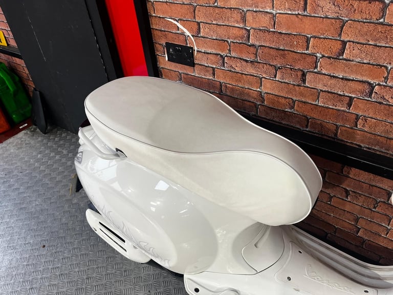 Piaggio Vespa 125cc Scooter JUSTIN BIEBER LIMITED EDITION 