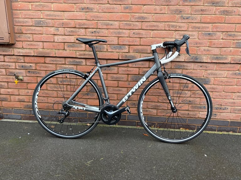 image for BTWIN Triban 520 Men’s Road Bike in new condition 