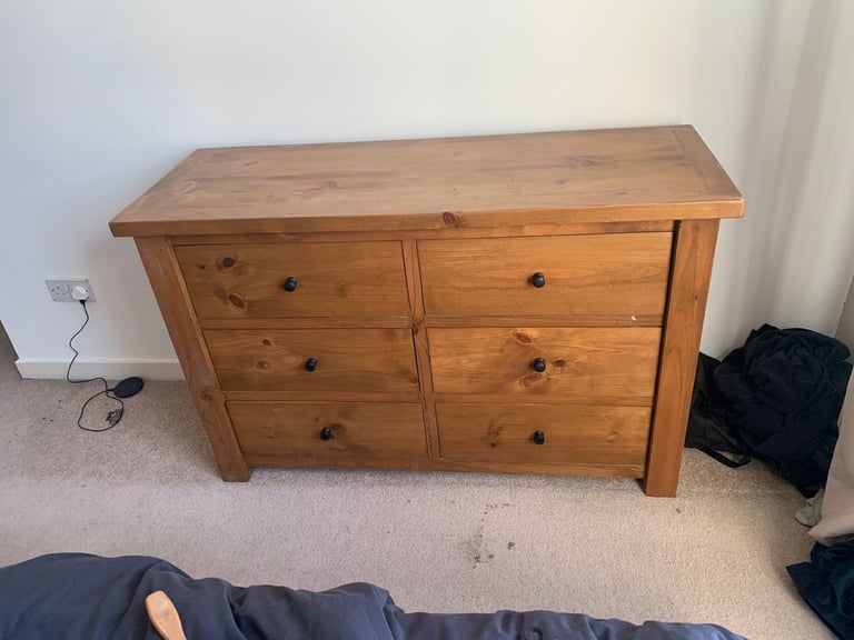 Great chest of drawers in Gorbals