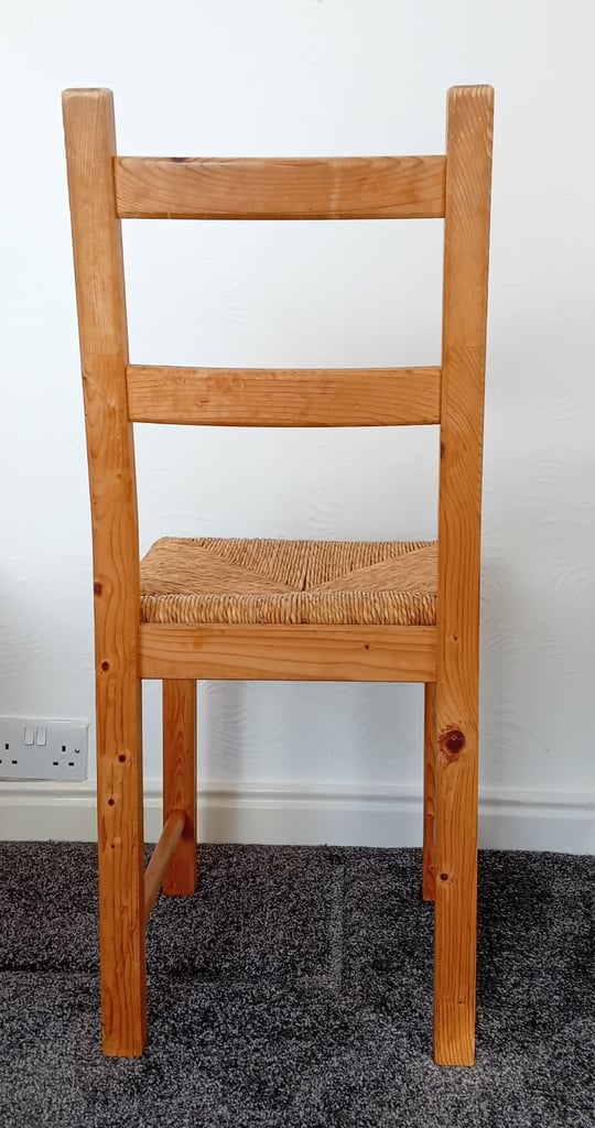 Set of 4 wooden chairs 