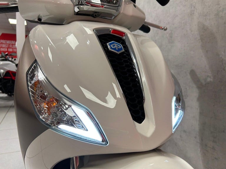 2023 Piaggio Medley 125 - 1332 miles