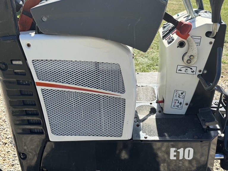 Bobcat E10Z Zero Tail 1 T  Micro Excavator Digger