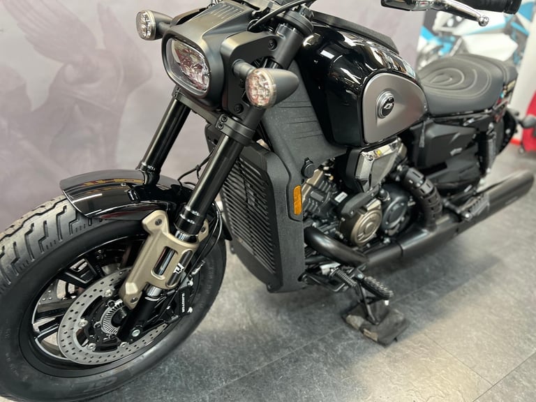 QJ MOTOR SRV 600V 2026 V4 CYLINDER CUSTOM TOP SPEC AND ONLY £5699