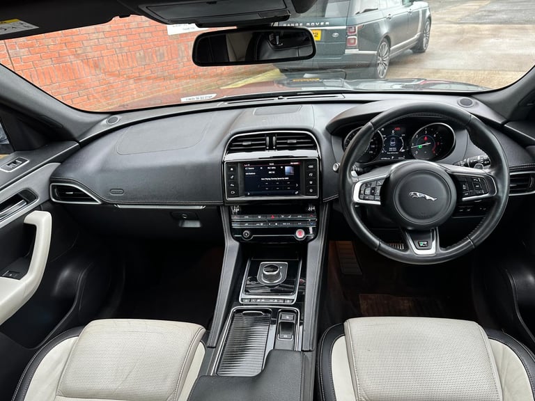 2017 Jaguar F-PACE 2.0 D 180BHP *** HUGE SPEC  AWD R - SPORT EDITION *** AUTO