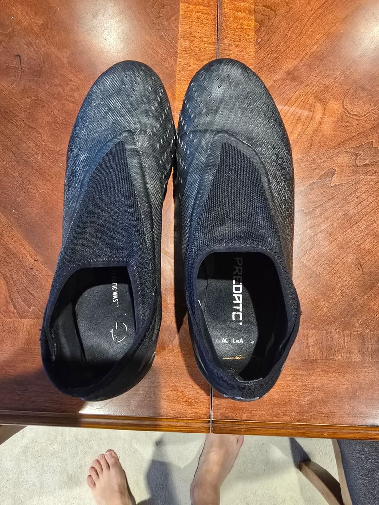 Adidas Predator laceless football boots