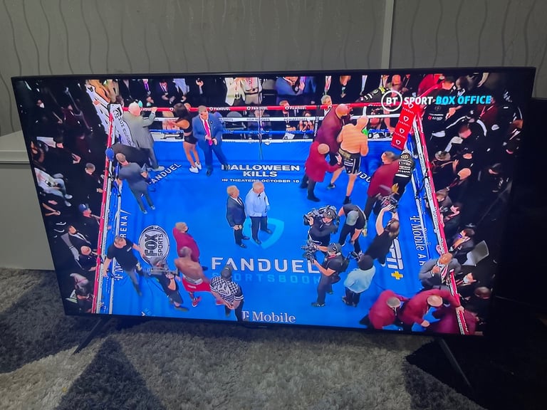 50 inches Samsung smart 4k tv with remote in perfect condition 