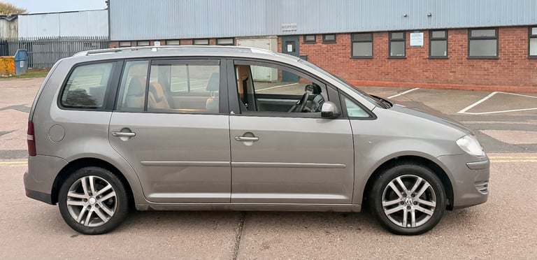 2009 (09) VOLKSWAGEN TOURAN 1.9 TDI SE BLUE-MOTION MPV 7 SEATER  