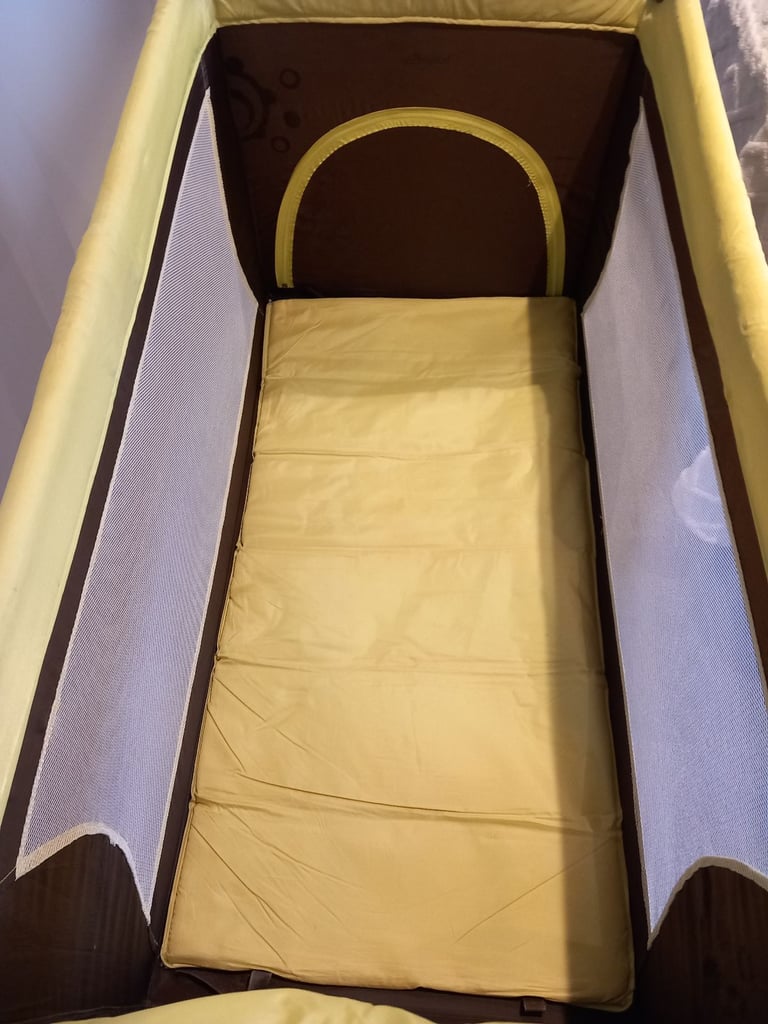 Travel cot 