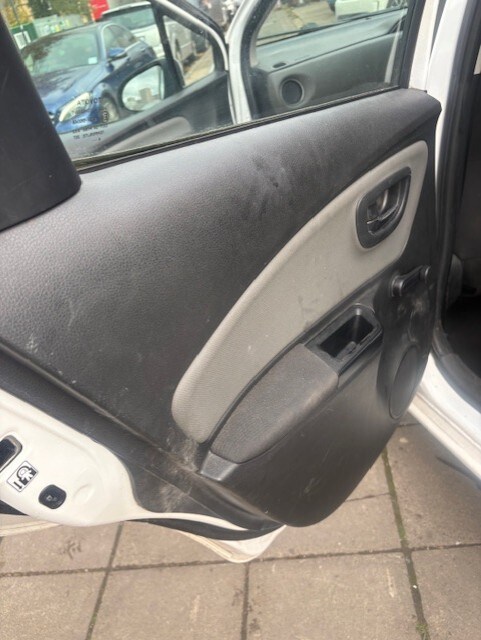 2015 Toyota Yaris 1.5 VVT-h Icon Hatchback 5dr Petrol Hybrid E-CVT Euro 6 (101