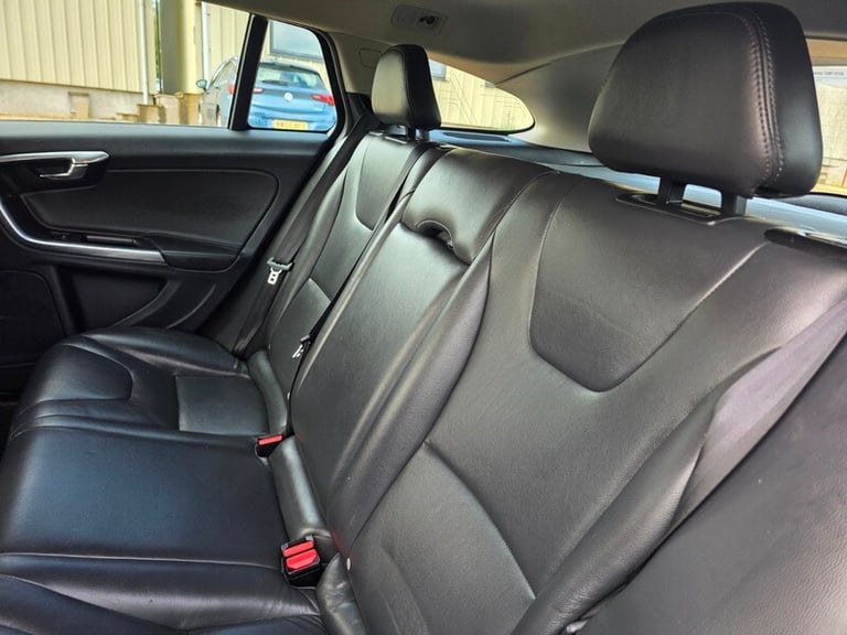 Volvo V60 D4 CROSS COUNTRY SE NAV