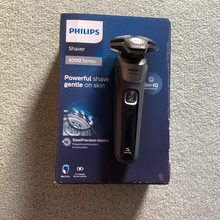 image for Philips Wet & Dry 5000 Series Electric Shaver 
