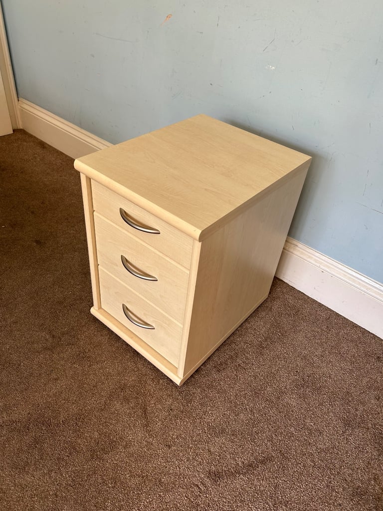 1 Cream Bedside with 3 Drawers H20in/51cm W13.5in/34cm D17in/43cm Good condition  C624