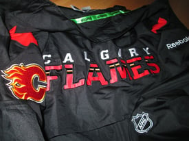Original Reebok NHL Calgary Flames Icehockey Jacket