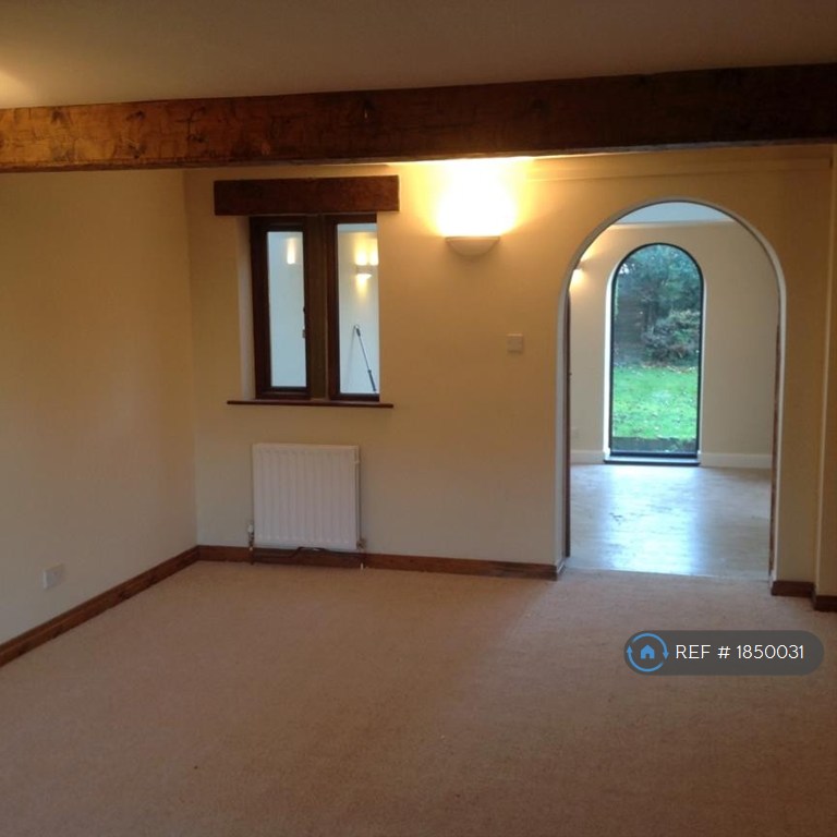 3 bedroom house in Fulstone Road, Huddersfield, HD4 (3 bed) (#1850031)
