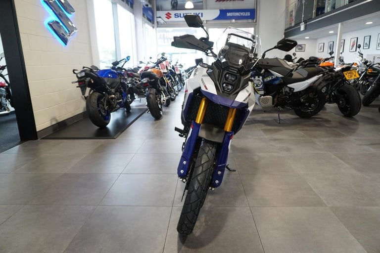 Suzuki V-Strom 800 DE, 2025, Pearl Tech White. IN STOCK NOW