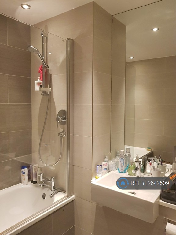 Studio flat in Ferdinand Street, London, NW1 (#2642609)