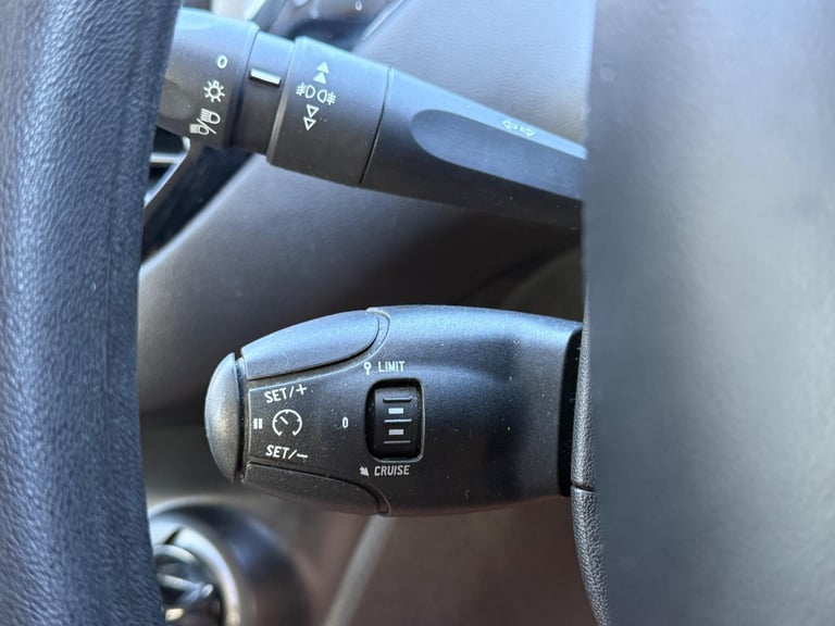 2015 Peugeot 208 1.2 VTi PureTech Active Euro 6 5dr HATCHBACK Petrol Manual